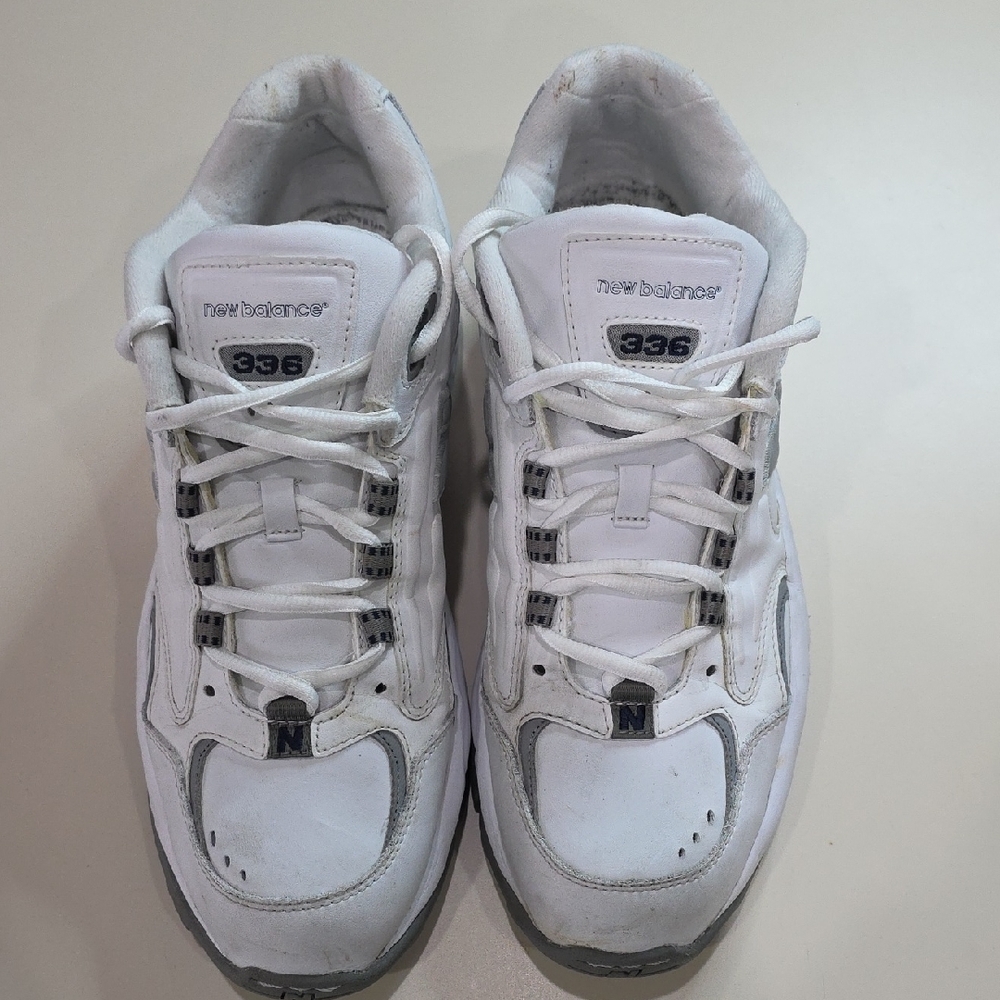 New Balance Men's White and Gray Sneakers